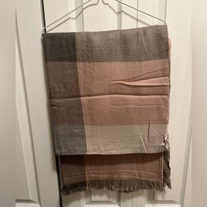 NWOT Garage Blanket Scarf